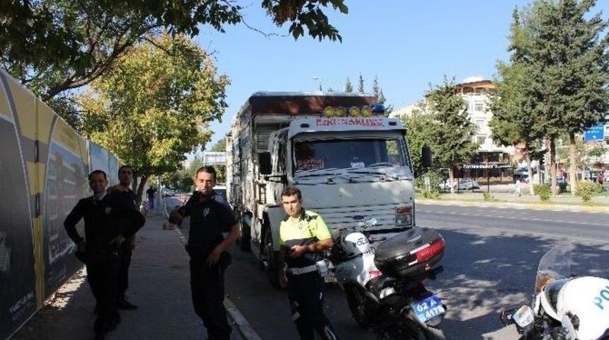 Pts&rsquo;de İkiz Plakalı G&ouml;r&uuml;nen Kamyon Polisi Harekete Ge&ccedil;irdi