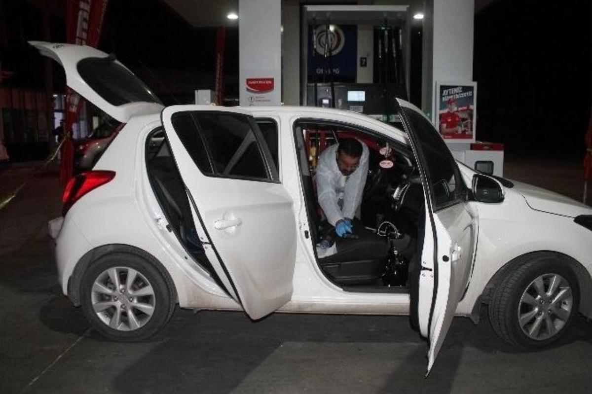 Emlak&ccedil;ı Kadın, Benzinlikte Tabancayla Kendini Vurdu