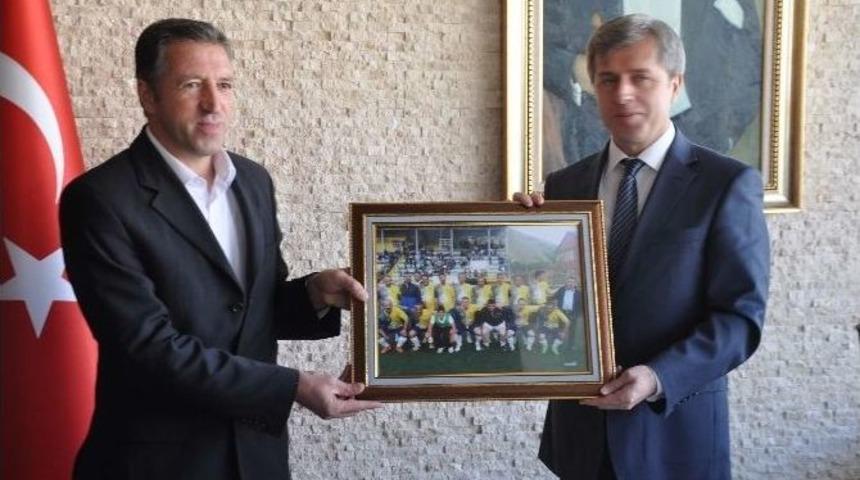 Bitlis Valiliğinde Kupa T&ouml;reni