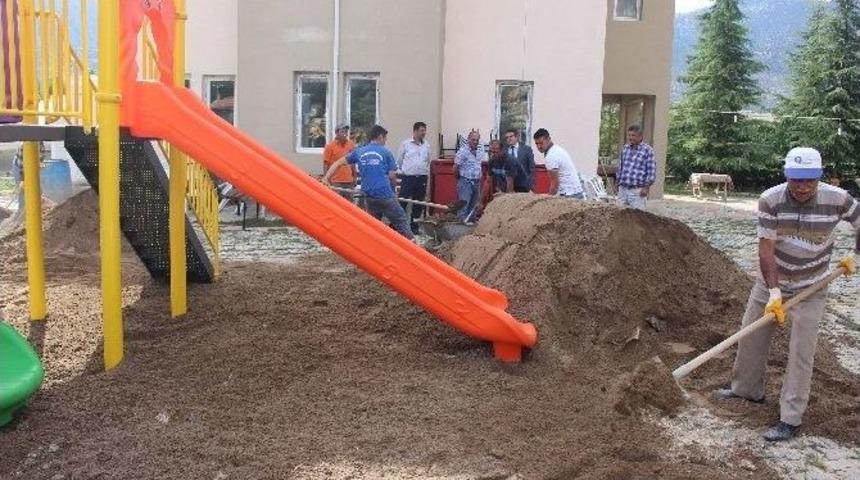 Elmalı&rsquo;ya Yeni &Ccedil;ocuk Parkları Kuruldu