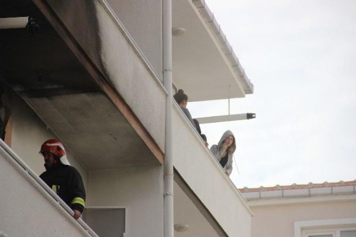 &Ouml;ğrencilerin Kaldığı Apartmanda Yangın