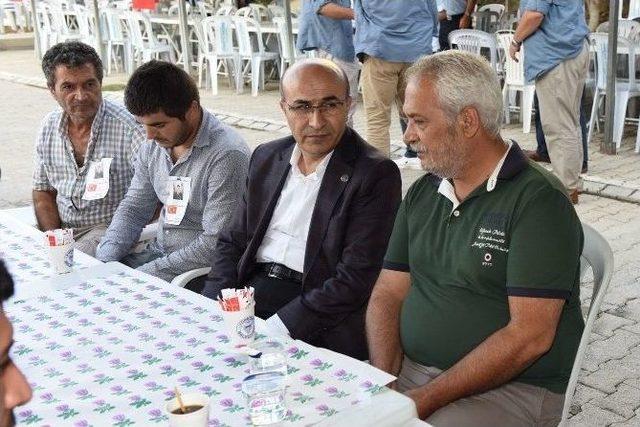 Vali Demirtaş Ve Eşinden Şehidin Ailesine Taziye Ziyareti 1