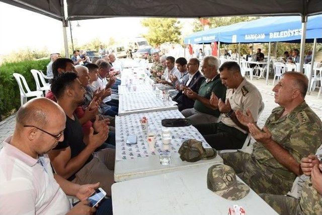 Vali Demirtaş Ve Eşinden Şehidin Ailesine Taziye Ziyareti 2