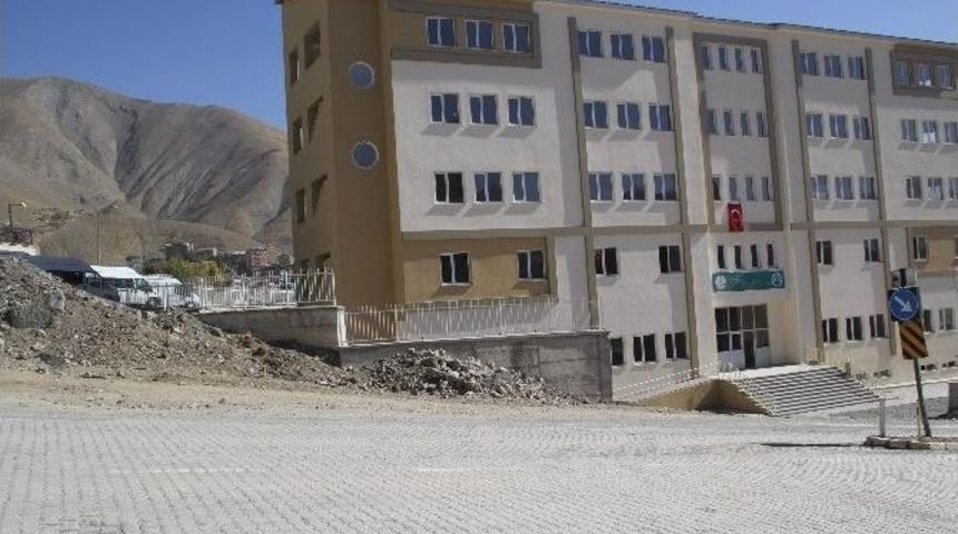 Yol Kenarına Hafriyat Bırakılmasına Tepki