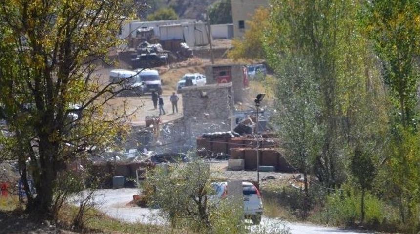 Durak Karakolu T&uuml;rk Bayraklarıyla Donatıldı