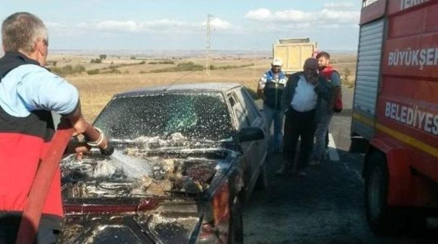 Yanan Otomobil Kullanılamaz Hale Geldi