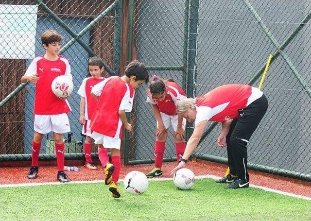 Tugay Kerimoğlu Kornerden Gol Atmayı Öğretti