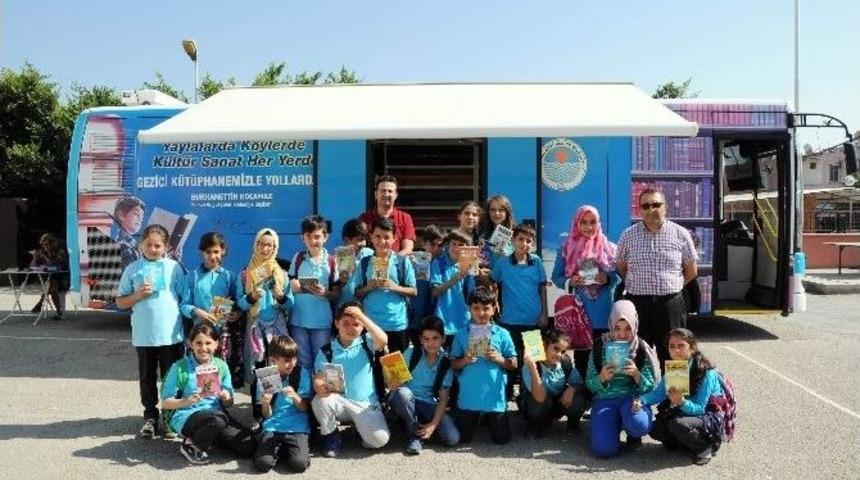 Gezici K&uuml;t&uuml;phaneye Erdemli&rsquo;de Yoğun İlgi