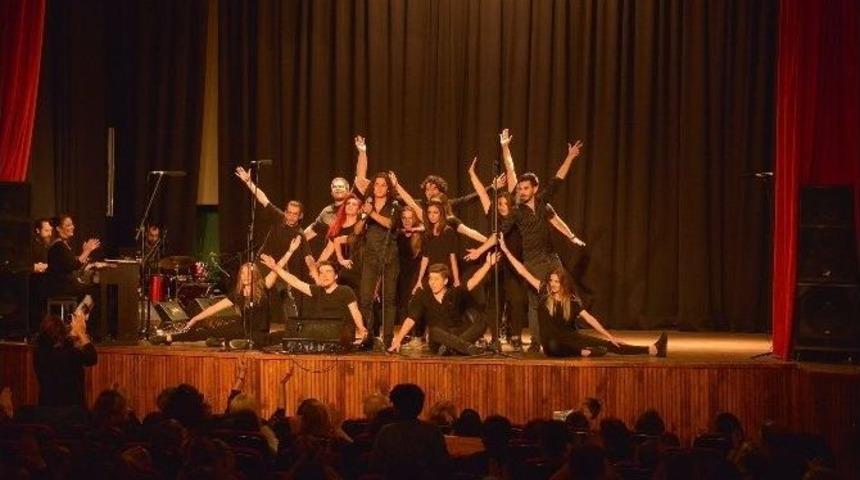 Gen&ccedil;lerden &rsquo;90&rsquo;lar T&uuml;rk&ccedil;e Pop Konseri&rsquo;