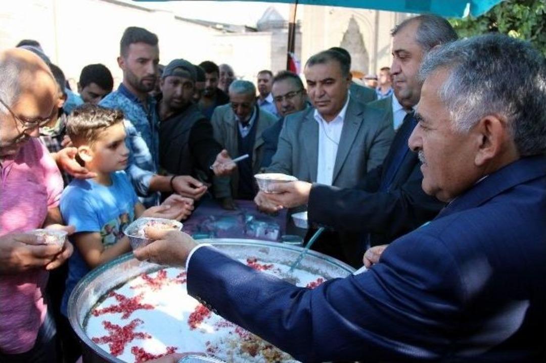 Melikgazi Belediyesi&rsquo;nden Aşure İkramı