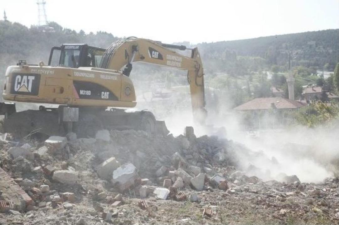 Karapınar&rsquo;da Molozlar Kaldırılıyor