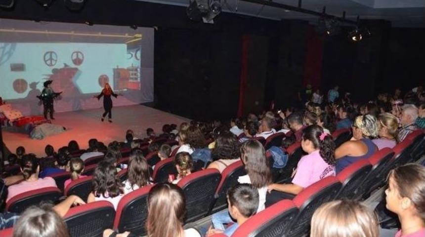 Belediye Tiyatrosu Yeni Sezondaki İlk Oyununu Sahneledi