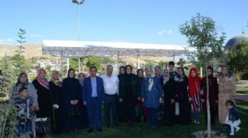 Ak Parti Kadın Kolları Darende&rsquo;yi Ziyaret Etti