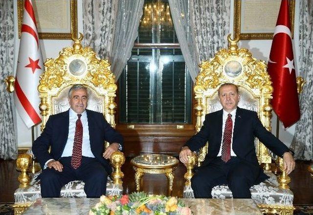 Cumhurbaşkanı Erdoğan, Mustafa Akıncı İle Bir Araya Geldi