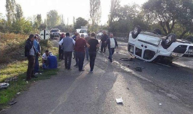 Kaza Yapan Şahıslar Hastanede Kavgaya Tutuştu