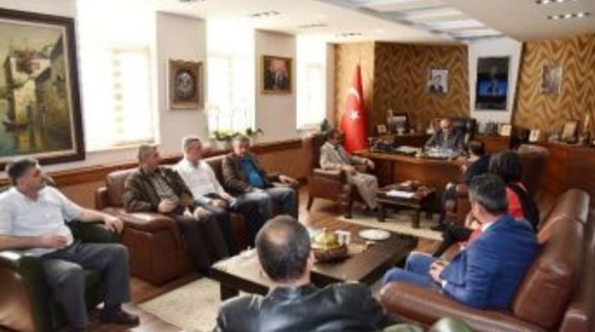 Kartepe Kızılay&rsquo;dan Başkan &Uuml;z&uuml;lmez&rsquo;e Ziyaret