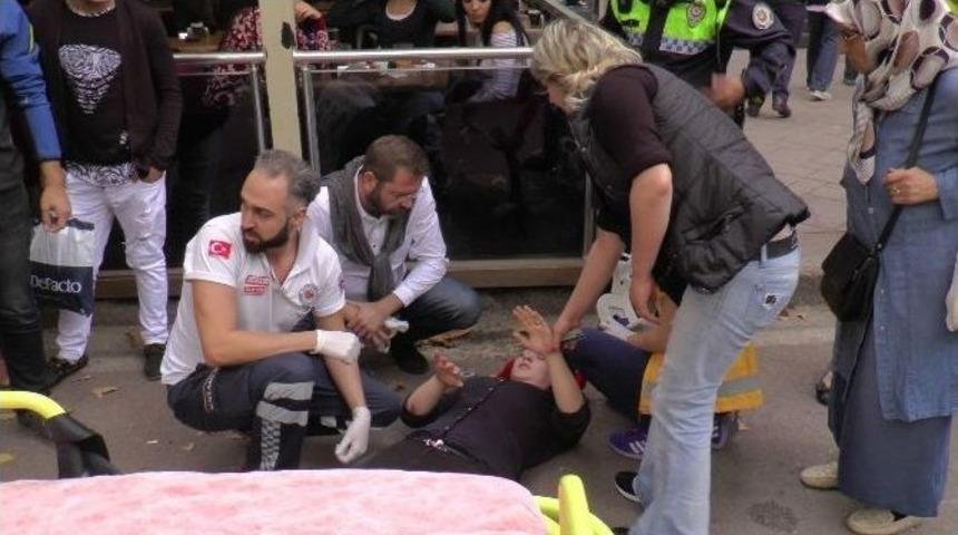 Otomobilden Ka&ccedil;an Motosiklet, Yayaya &Ccedil;arptı