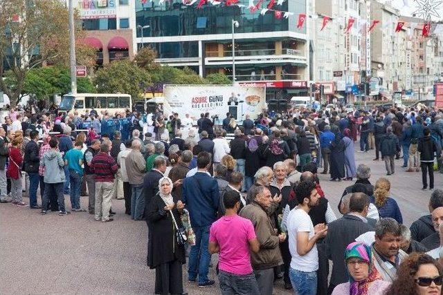 Gaziosmanpaşa’da Binlerce Vatandaşa Aşure İkram Edildi