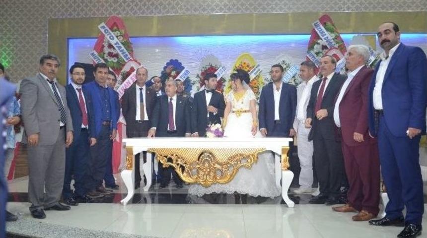 Milletvekili Aky&uuml;rek Nikah Şahidi Oldu