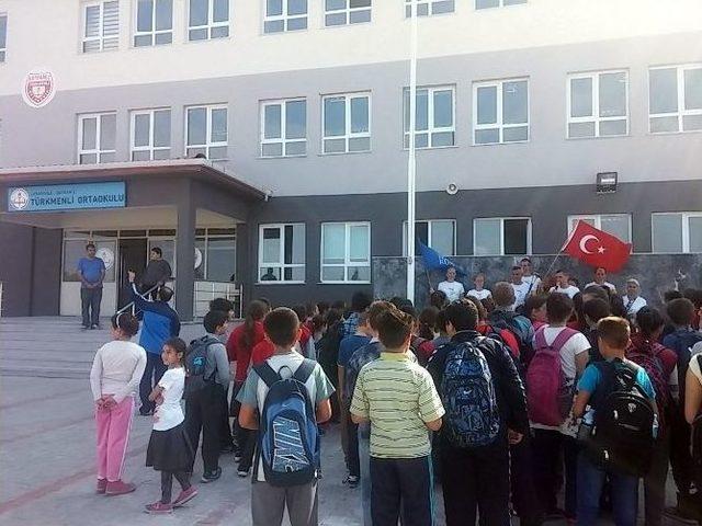 D&uuml;nya Barış Koşusu G&ouml;n&uuml;ll&uuml;leri, T&uuml;rkmenli Ortaokulunda 1