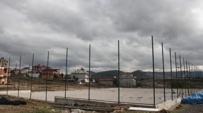 Kavak&rsquo;ta Halı Saha &Ccedil;alışmaları Hız Kazandı