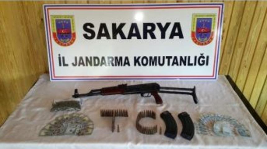 Jandarma Ekipleri Kalaşnikof Ve Uyuşturucu Ele Ge&ccedil;irdi