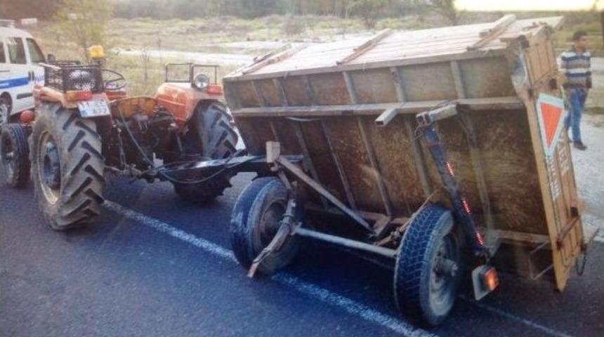 Otomobil Trakt&ouml;re &Ccedil;arptı: 1 Ağır Yaralı