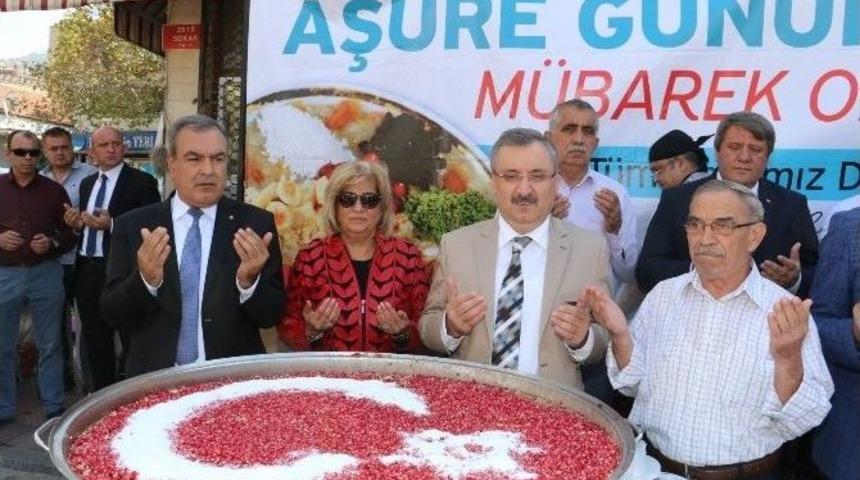 B&uuml;y&uuml;kşehir Karak&ouml;y&rsquo;de Binlerce Kişiye Aşure Dağıttı