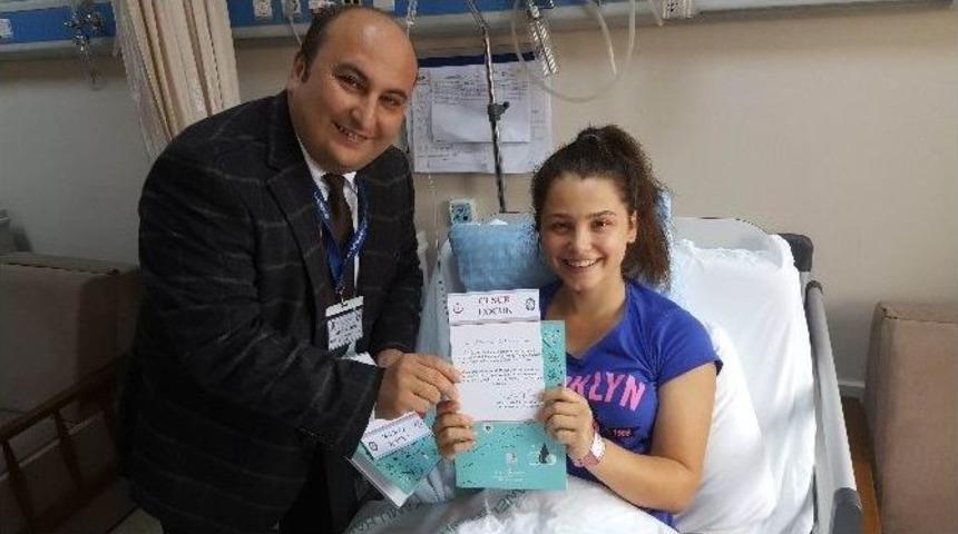 Ameliyat Olan &Ccedil;ocuklara Başhekimden &rsquo;cesur &Ccedil;ocuk Sertifikası&rsquo;