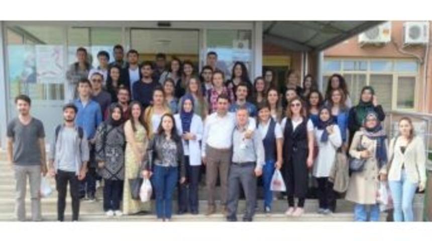 &Ccedil;om&uuml; &Ouml;ğrencileri Hastaları Ziyaret Etti