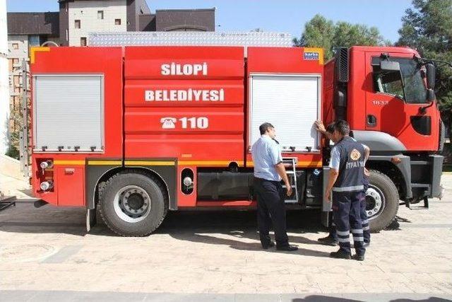 Silopi Belediyesi’ne 2 Yeni İtfaiye Aracı