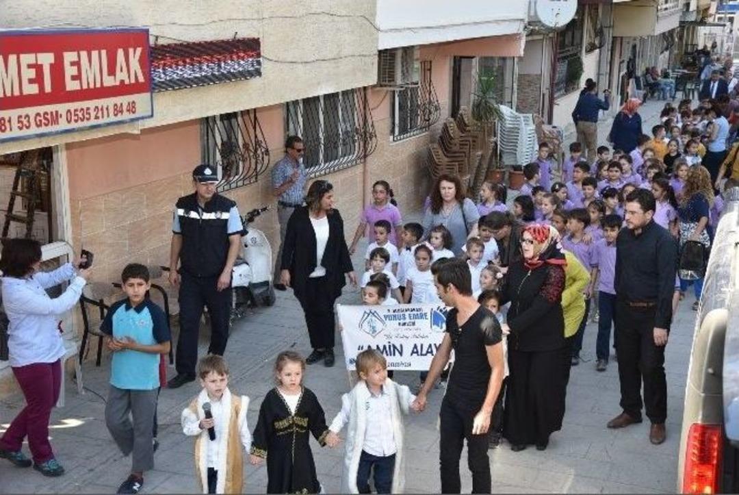 Minikler Amin Alayını &Ouml;ğrendi