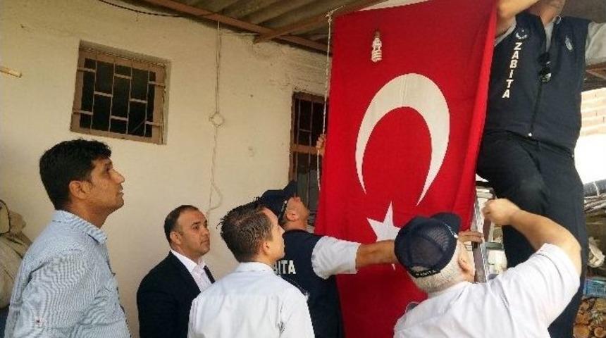Şehidin Baba Ocağı Bayraklarla Donatıldı
