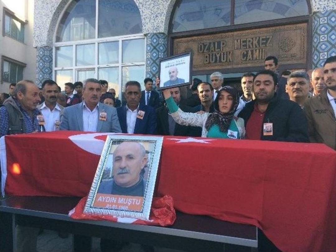 Ak Partili Başkan Yardımcısı G&ouml;zyaşları Arasında Toprağa Verildi