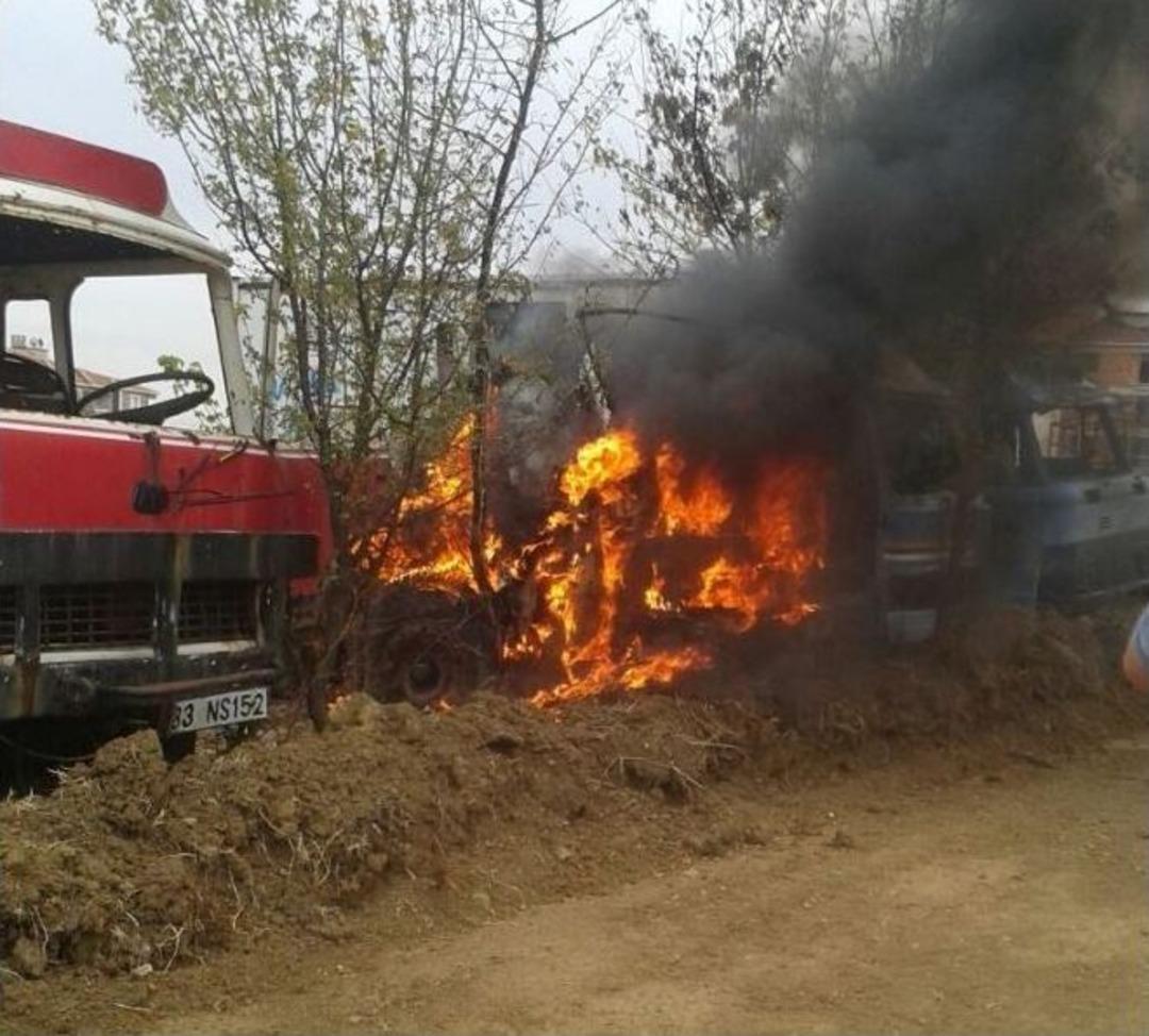 Tinerciler Hacizli Kamyonu Ateşe Verdi
