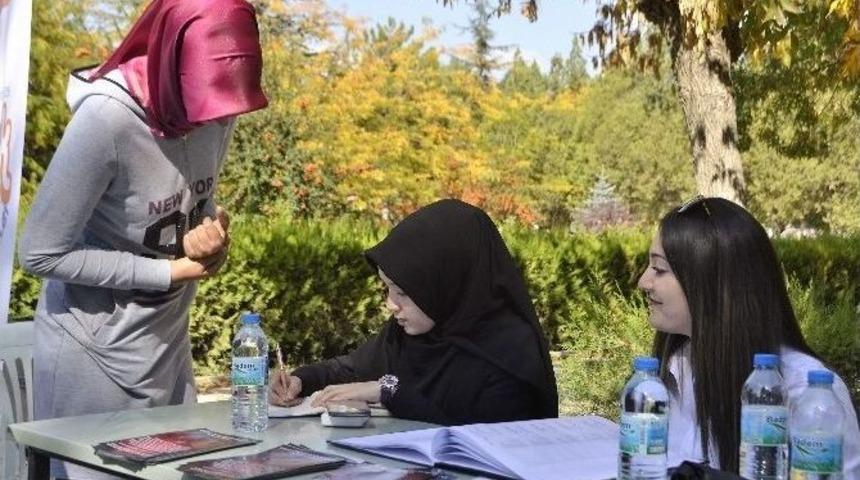 &Uuml;niak Topluluğu &Ccedil;alışmaları