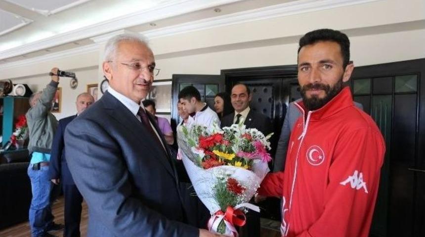 Milli Sporculardan Başkan Başsoy&rsquo;a Ziyaret
