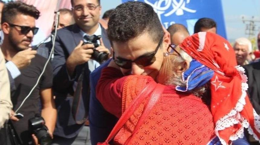 Ayşe Nine&rsquo;den Gen&ccedil; Kaymakama &lsquo;aferin&rsquo; &Ouml;p&uuml;c&uuml;ğ&uuml;