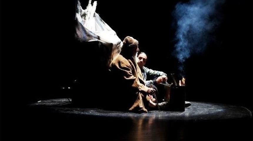 Sbşt "plastik Hayatlar" İle Sezonu A&ccedil;tı