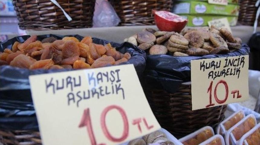 Aşure Malzemeleri Tezgahlardaki Yerini Aldı