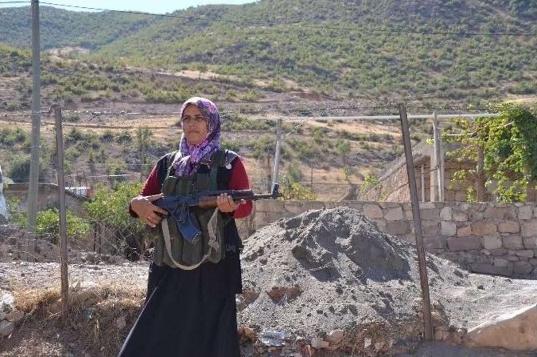 (&ouml;zel Haber) 5 &Ccedil;ocuk Annesi Kadın, 9 Yıldır G&ouml;n&uuml;ll&uuml; Koruculuk Yapıyor