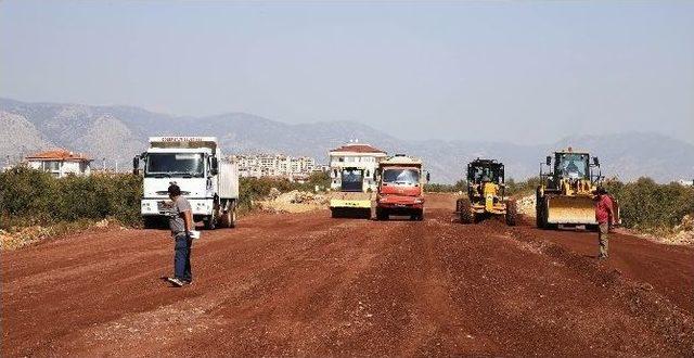 Döşemealtı Belediyesi 2.5 Yılda 365 Kilometre Yol Açtı