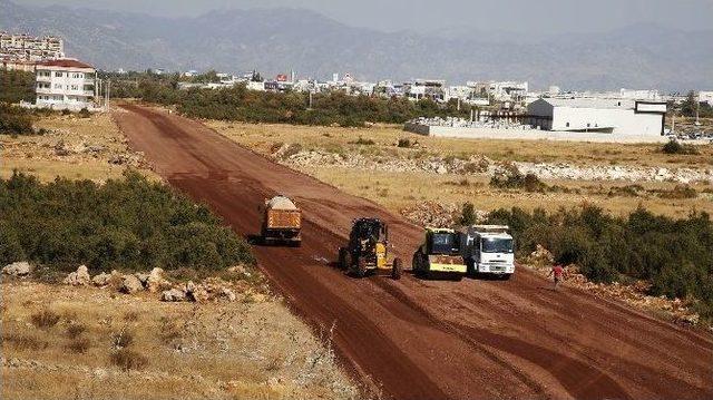 Döşemealtı Belediyesi 2.5 Yılda 365 Kilometre Yol Açtı