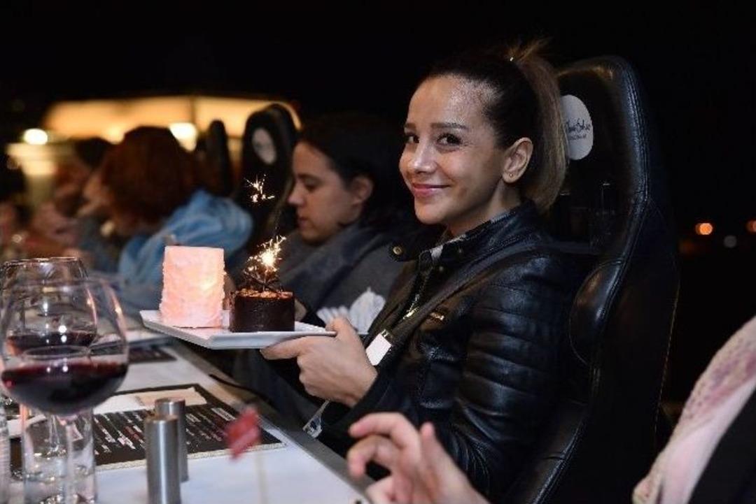 G&ouml;ky&uuml;z&uuml;nde 55 Metrede Yemek Keyfi