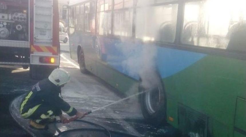Yolcu Otob&uuml;s&uuml;nde &Ccedil;ıkan Yangın Korkuttu