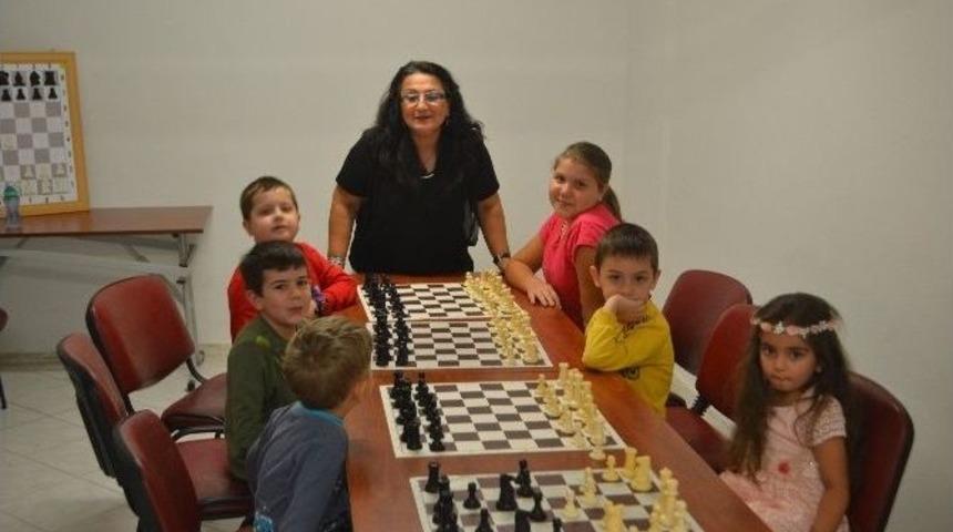 L&uuml;leburgaz&rsquo;da Satran&ccedil; Kursu Başladı