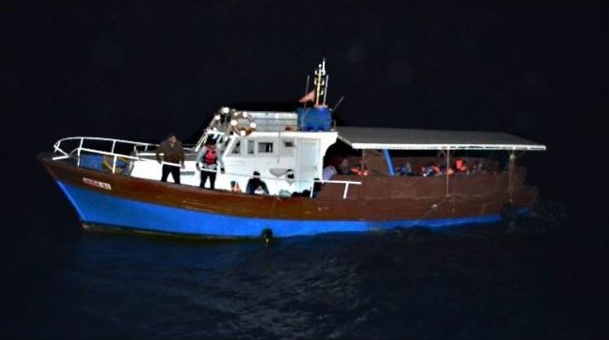 Mersin&rsquo;de 44&rsquo;&uuml; &Ccedil;ocuk, 97 M&uuml;lteci Yakalandı