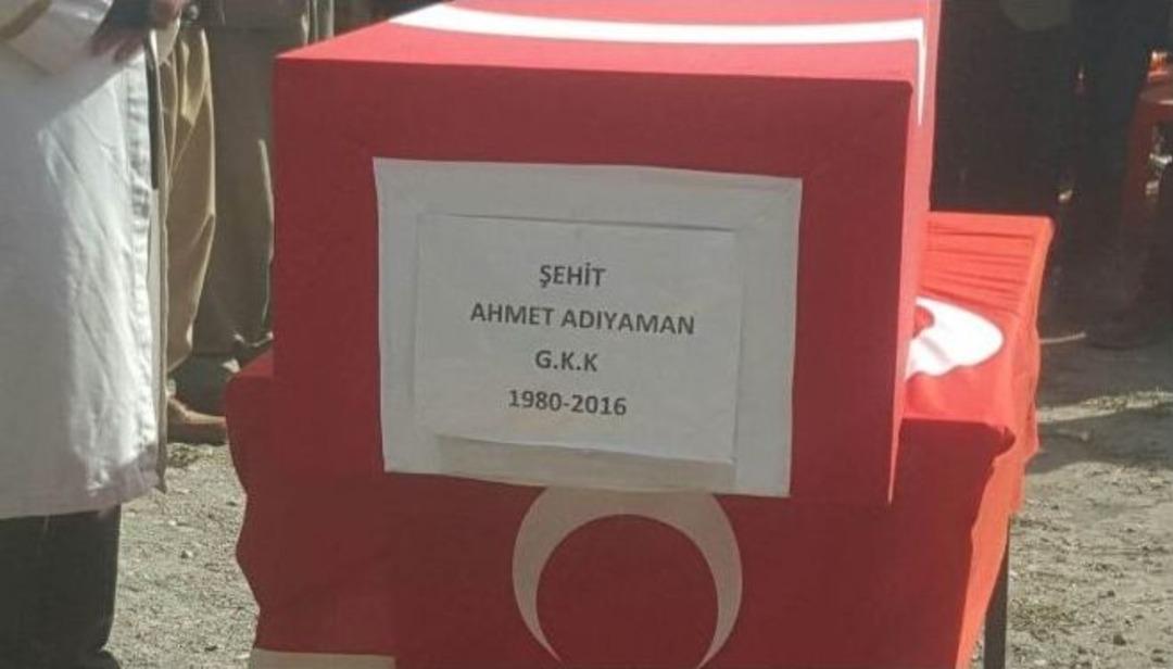 Pkk&rsquo;lı Ter&ouml;ristlerin Şehit Ettiği Korucu Toprağa Verildi