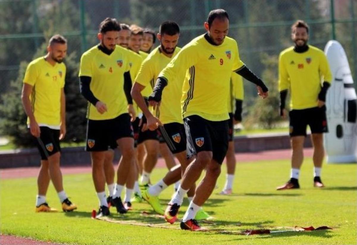 Kayserispor, Beşiktaş Ma&ccedil;ıyla &Ccedil;ıkışa Ge&ccedil;mek İstiyor