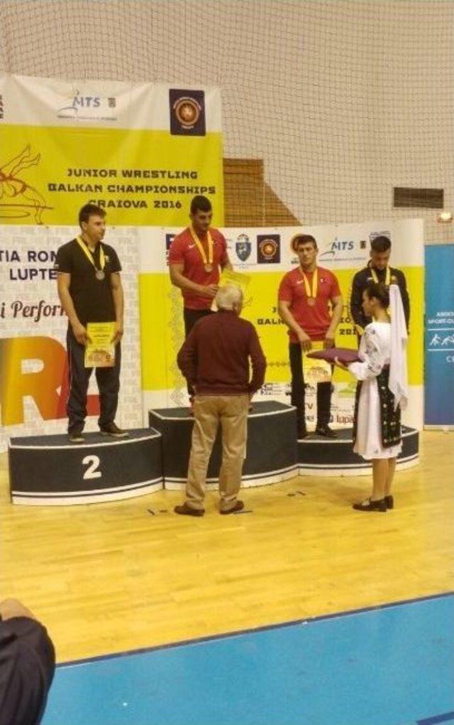 Akhisarlı G&uuml;reş&ccedil;iler, Balkanlardan 2 Altın Ve 1 Bronz Madalya İle D&ouml;nd&uuml;ler 2